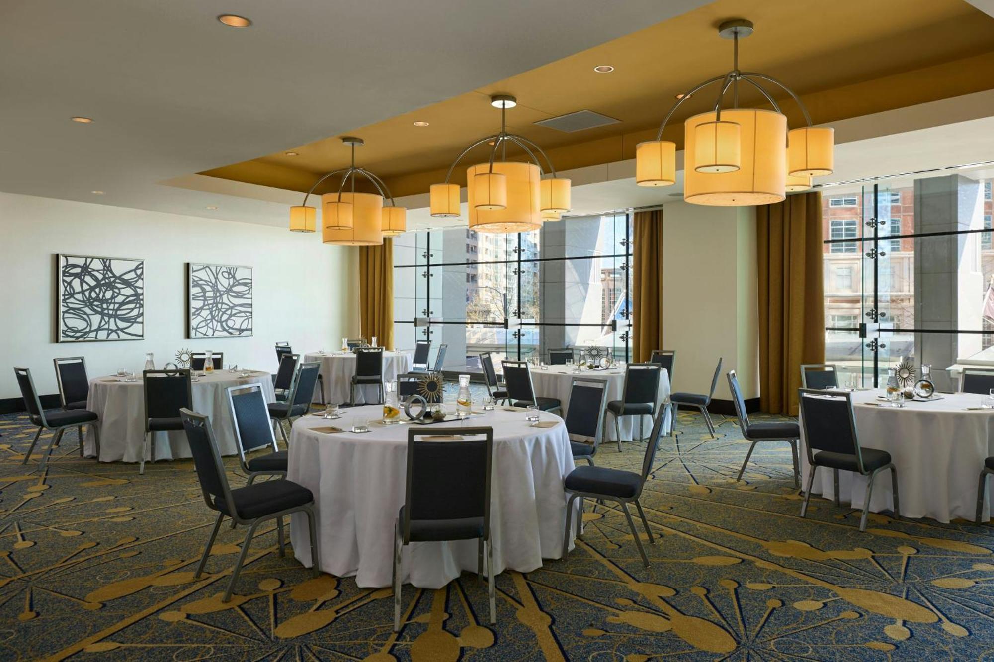 Renaissance Arlington Capital View Hotel Bagian luar foto