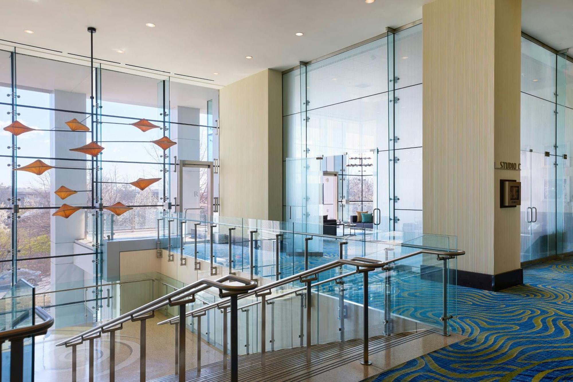 Renaissance Arlington Capital View Hotel Bagian luar foto
