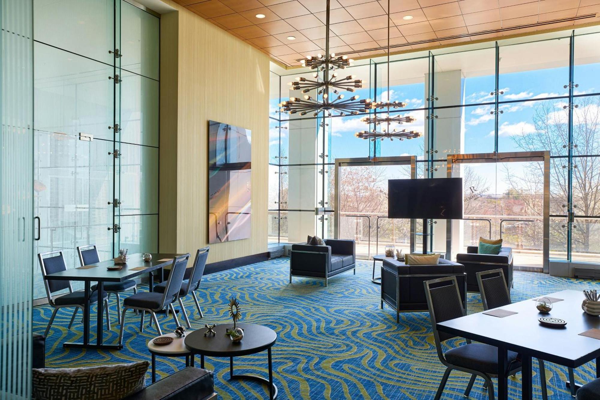 Renaissance Arlington Capital View Hotel Bagian luar foto