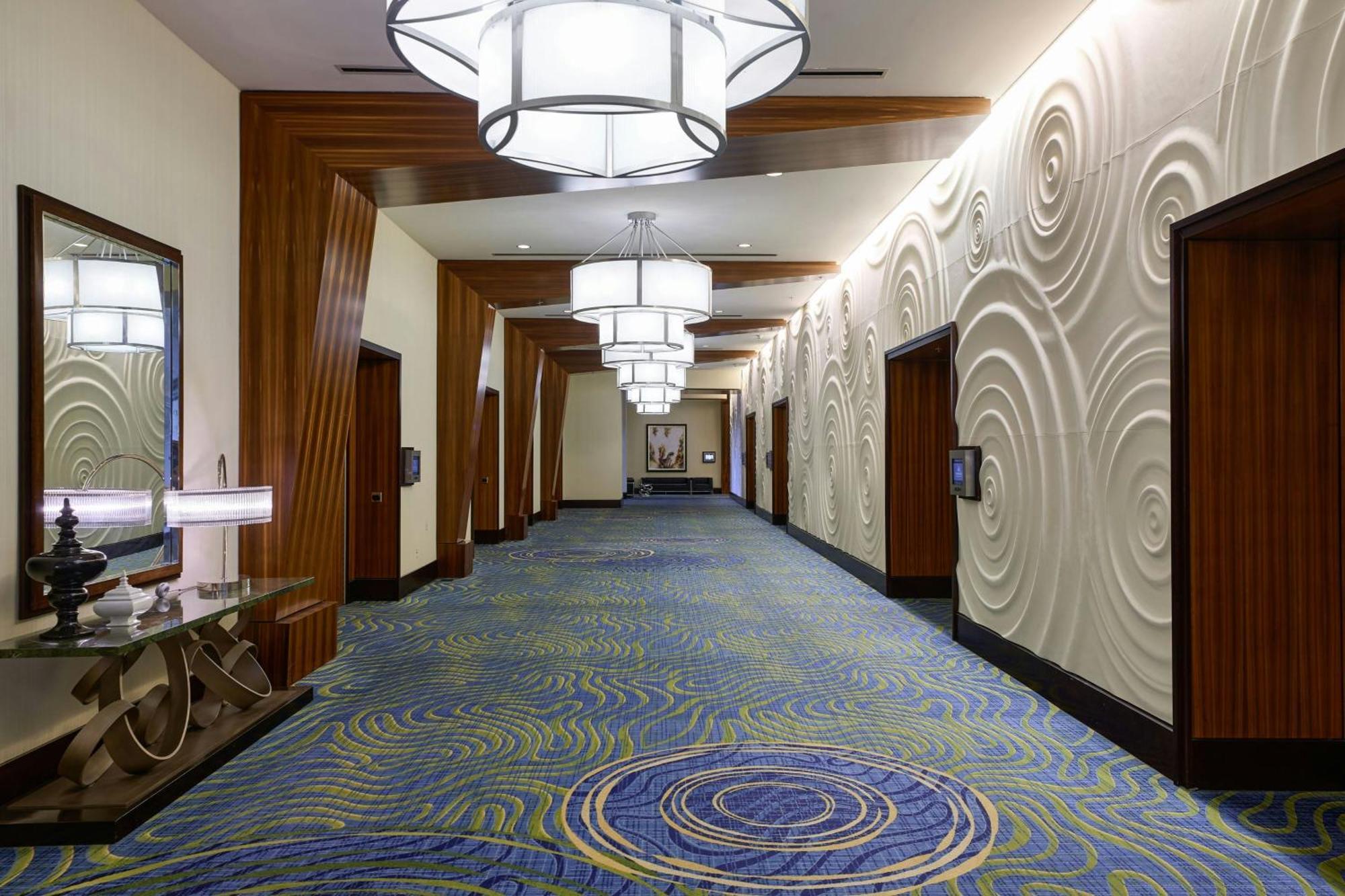 Renaissance Arlington Capital View Hotel Bagian luar foto