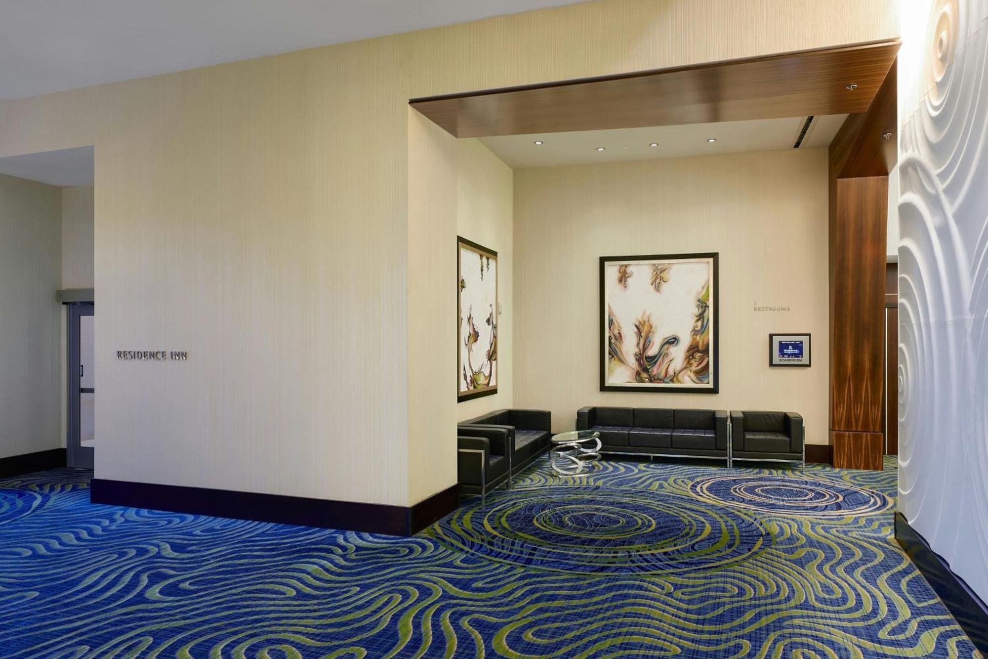 Renaissance Arlington Capital View Hotel Bagian luar foto