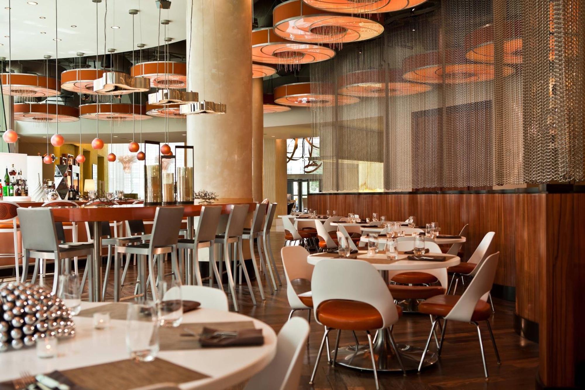 Renaissance Arlington Capital View Hotel Bagian luar foto