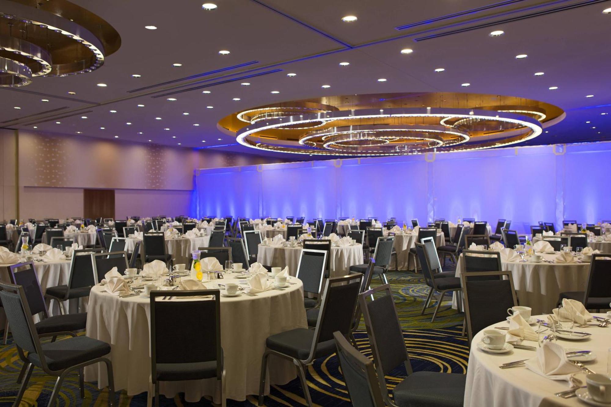 Renaissance Arlington Capital View Hotel Bagian luar foto