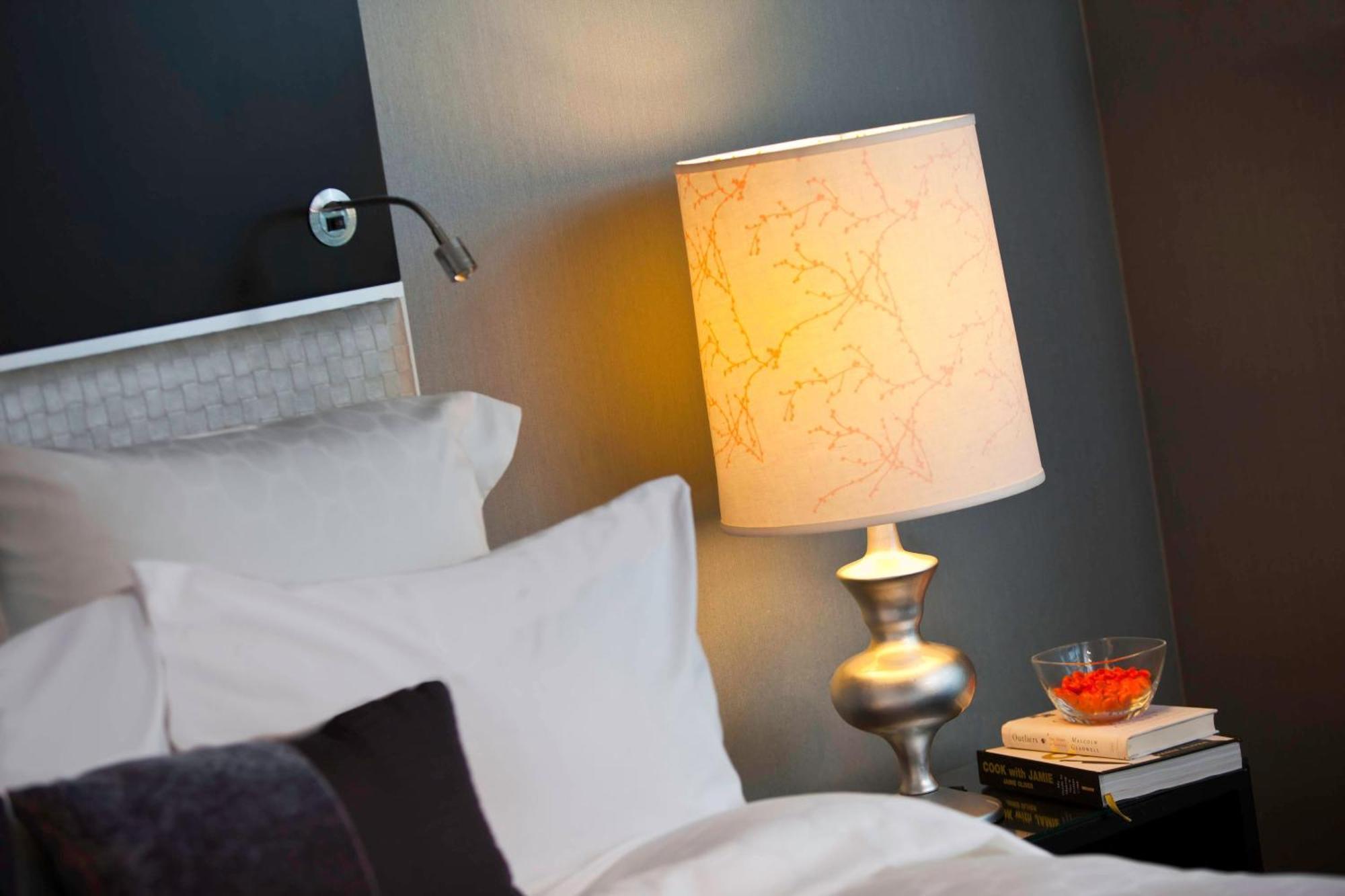 Renaissance Arlington Capital View Hotel Bagian luar foto
