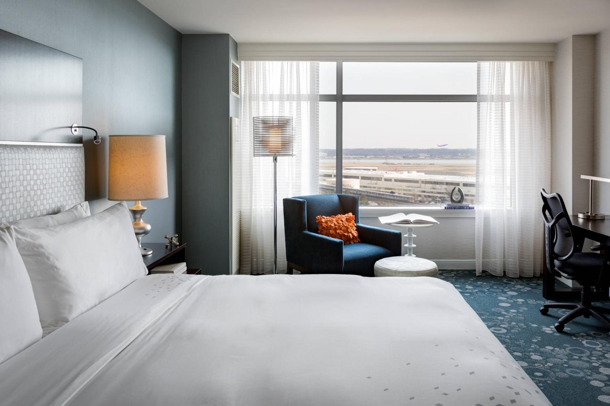 Renaissance Arlington Capital View Hotel Bagian luar foto
