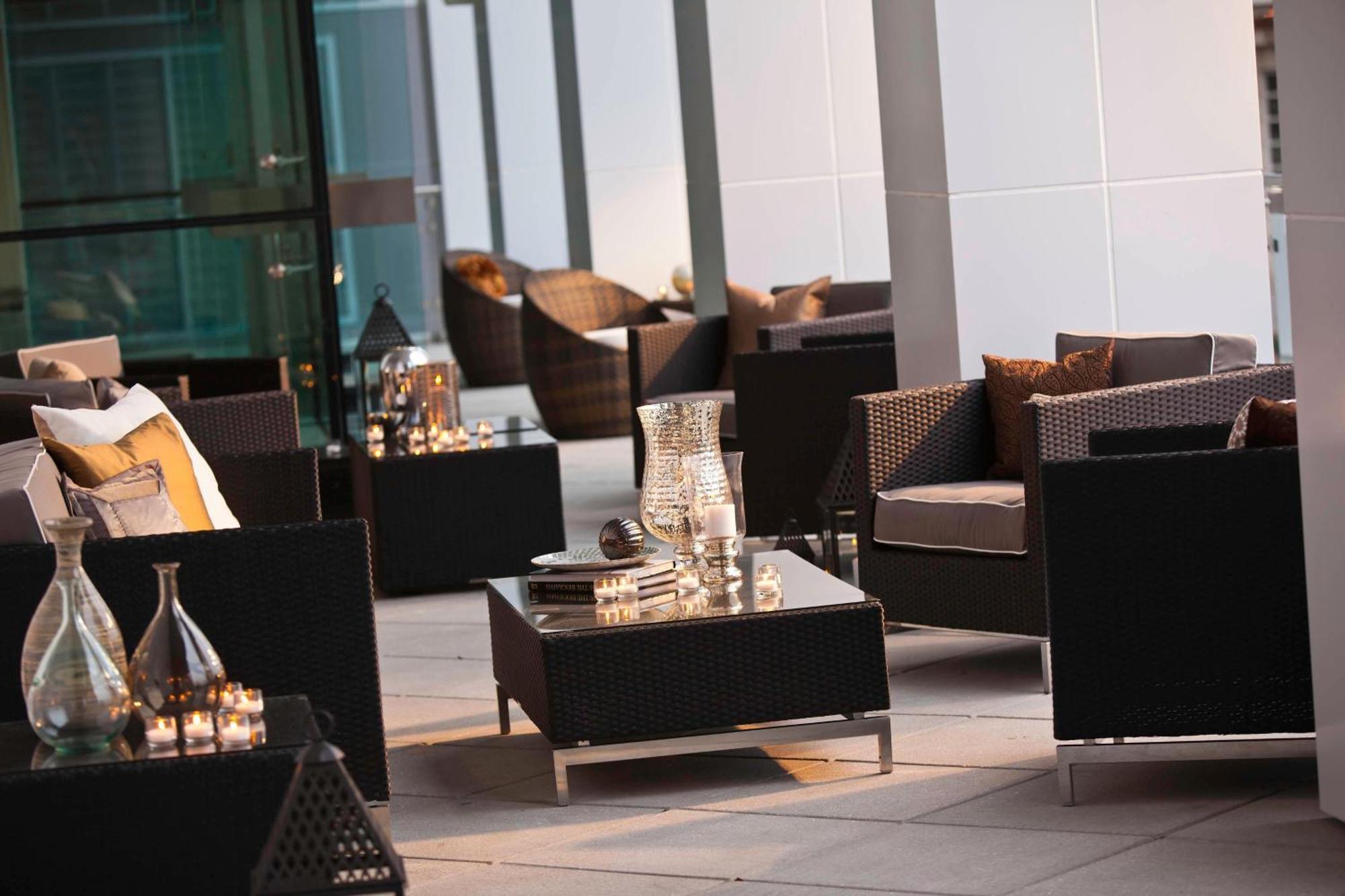 Renaissance Arlington Capital View Hotel Bagian luar foto