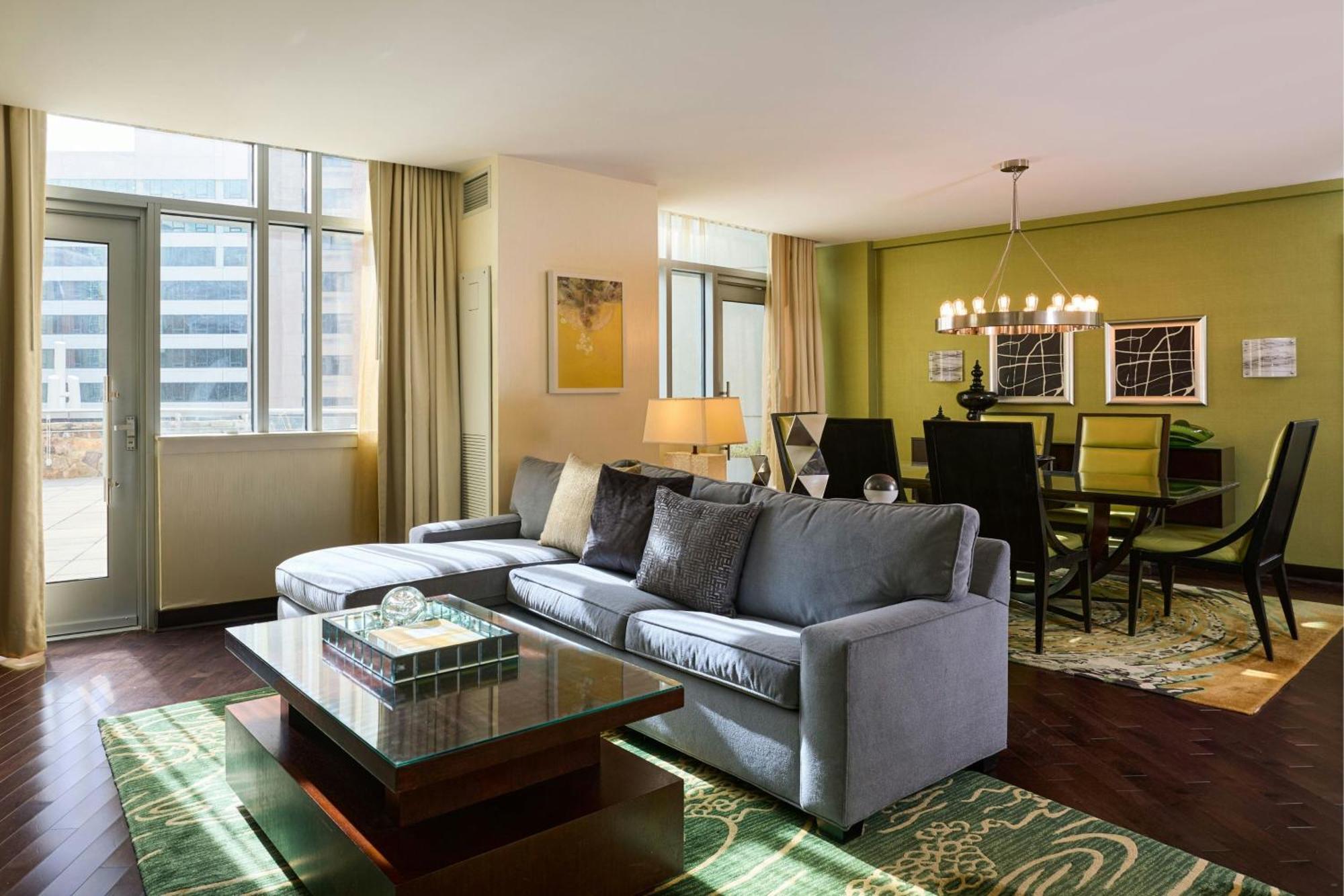 Renaissance Arlington Capital View Hotel Bagian luar foto