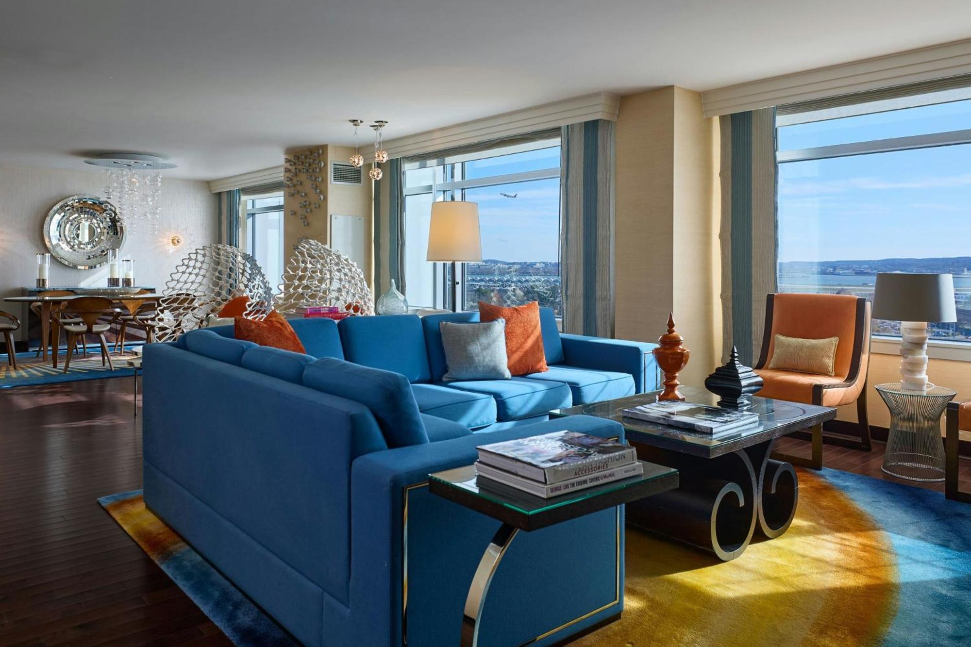 Renaissance Arlington Capital View Hotel Bagian luar foto