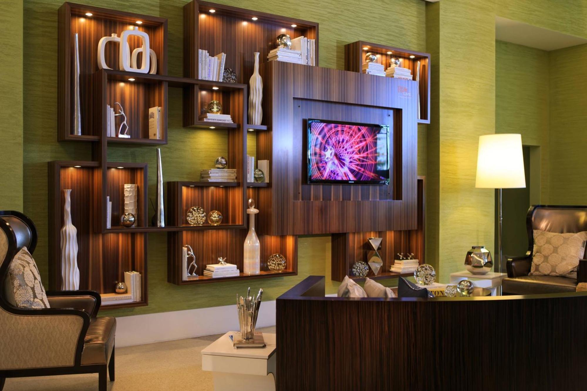 Renaissance Arlington Capital View Hotel Bagian luar foto