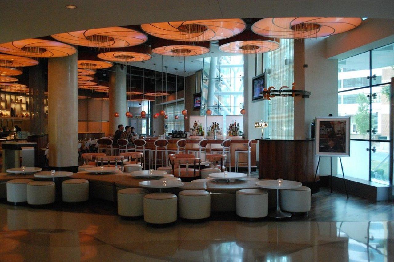 Renaissance Arlington Capital View Hotel Bagian luar foto