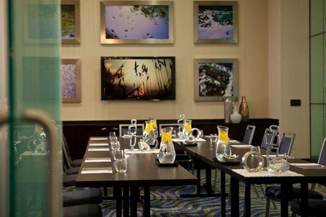 Renaissance Arlington Capital View Hotel Bagian luar foto
