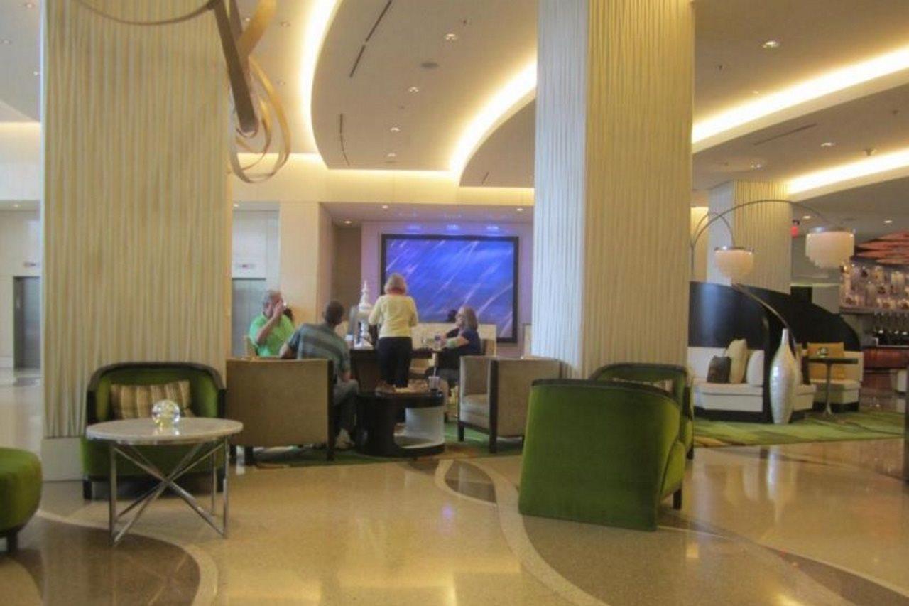 Renaissance Arlington Capital View Hotel Bagian luar foto