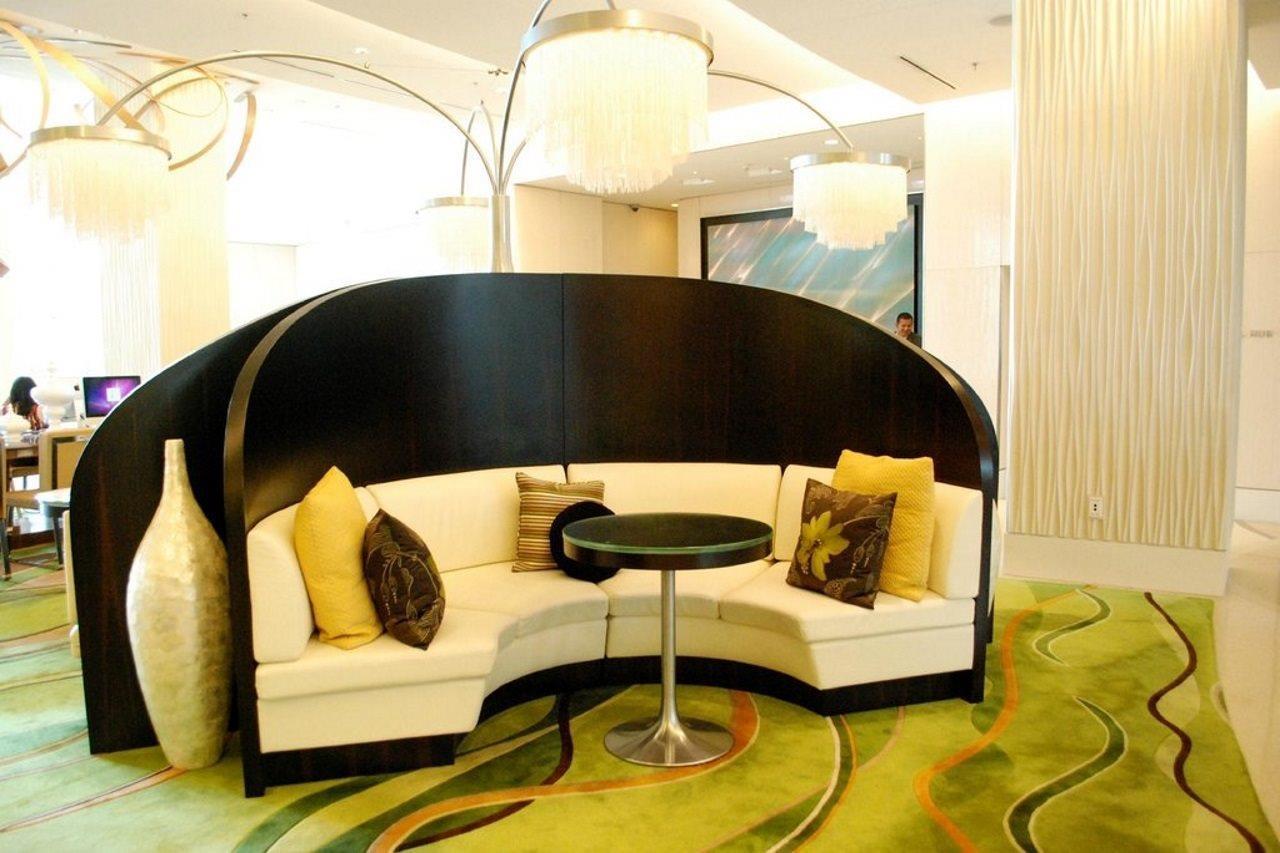 Renaissance Arlington Capital View Hotel Bagian luar foto